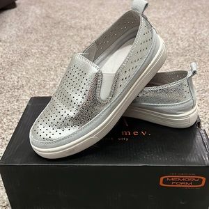 Bernie Mev.Memory foam white and silver leather shoes.Size 36.like new.Comfy.